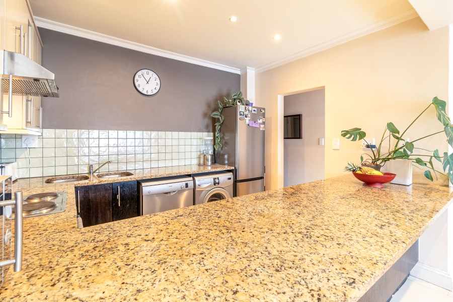 To Let 3 Bedroom Property for Rent in Sea Point Western Cape